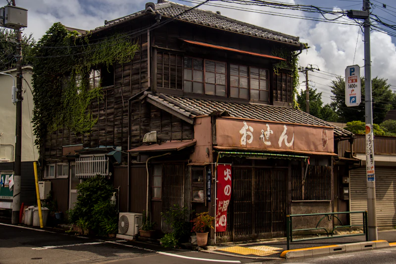 青梅市のサードプレイスガイド：インバウンド体験編。看板絵師が街に遺した、昭和という時代の記憶