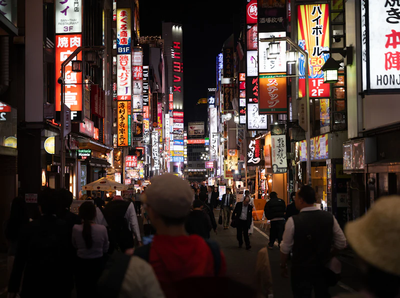 歌舞伎町でバーをサードプレイスにする——カオスの内側に潜む、新宿の小さな居場所