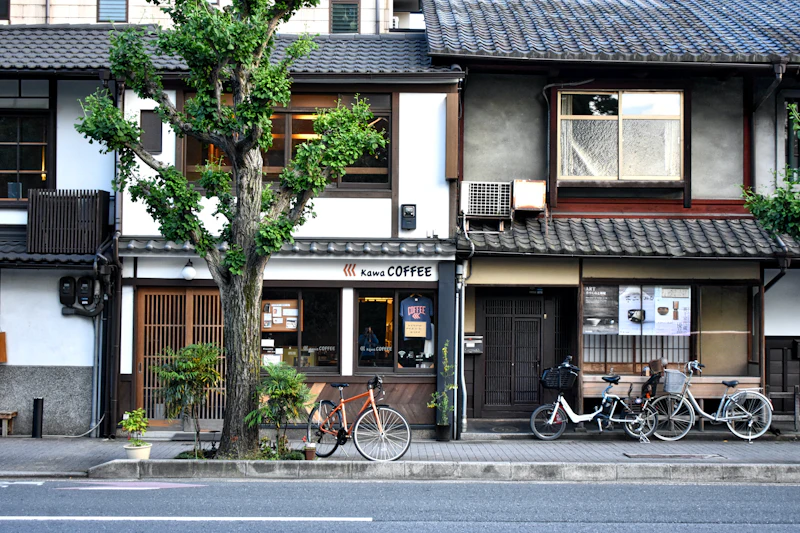 高円寺でカフェをサードプレイスにする — 古着と路地の街の第三の居場所案内